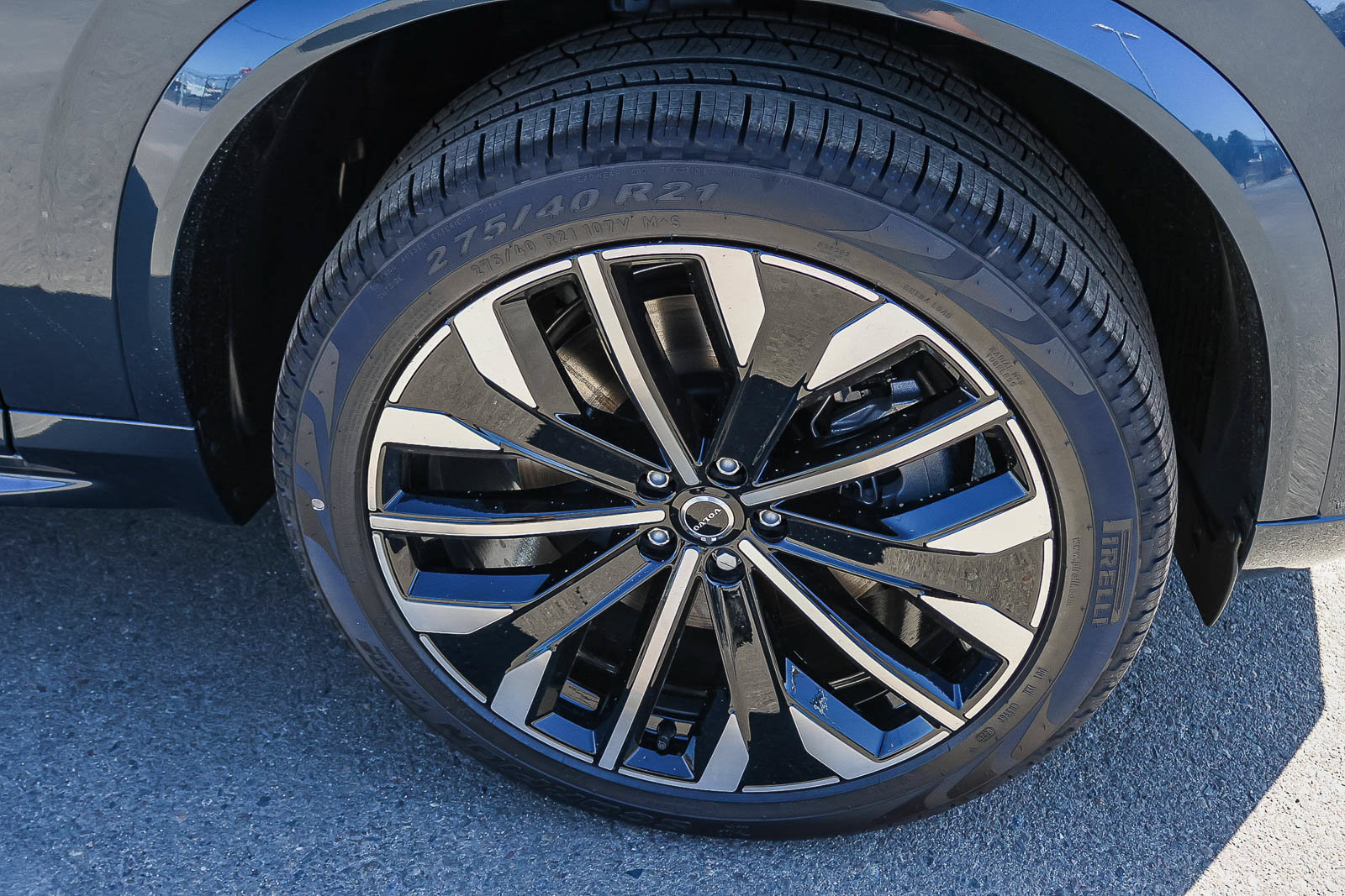 New 2026 Volvo XC90 T8 Plus w/ Protection Package Premier AWD/4WD image 13