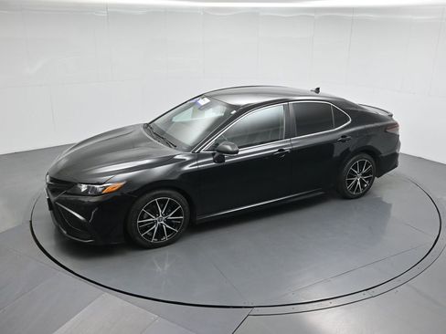 Used 2022 Toyota Camry SE image 43