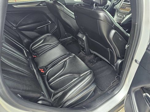Used 2019 Lincoln MKC Premiere FWD image 12