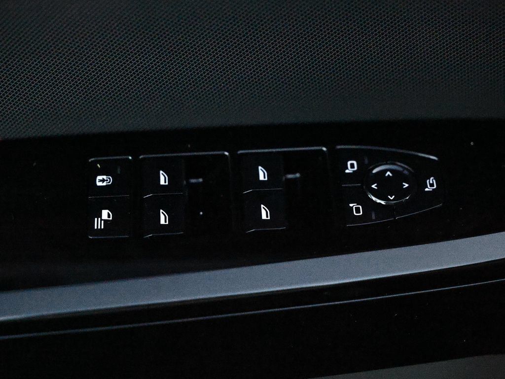 New 2027 BMW 740i w/ Executive Package RWD image 18