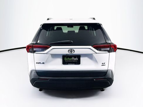 Used 2021 Toyota RAV4 LE AWD/4WD image 7