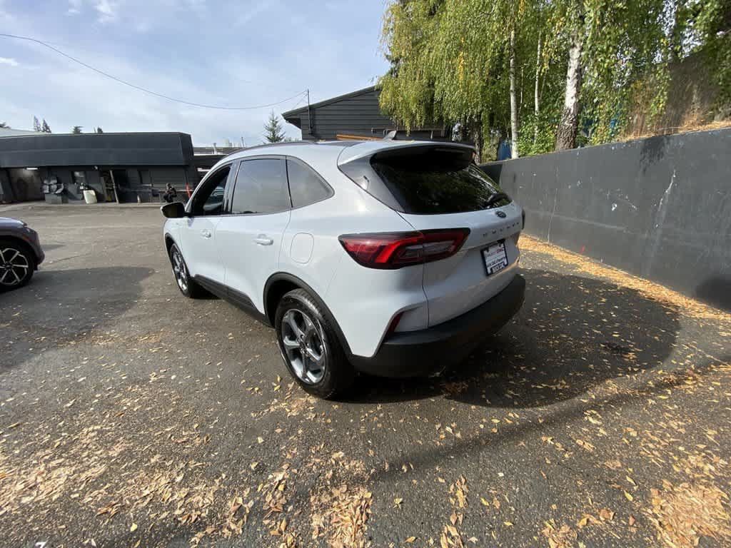 Used 2025 Ford Escape ST-Line Select AWD/4WD image 4