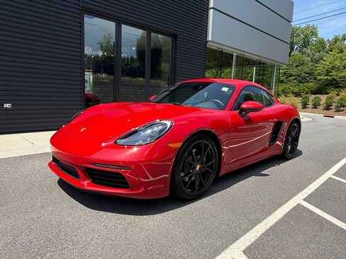 Certified 2025 Porsche 718 Cayman RWD image 1