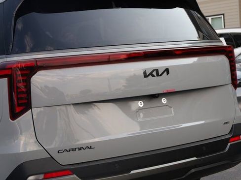 Certified 2025 Kia Carnival SX Prestige FWD image 8