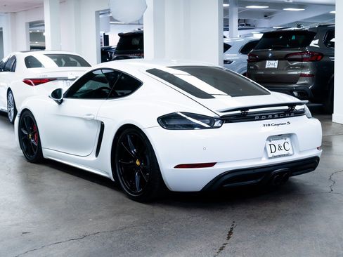 Used 2018 Porsche 718 Cayman S image 4