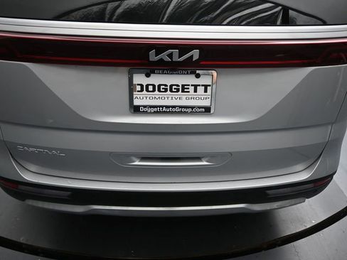 Used 2023 Kia Carnival LX image 16