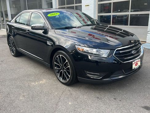 Used 2019 Ford Taurus Limited image 2