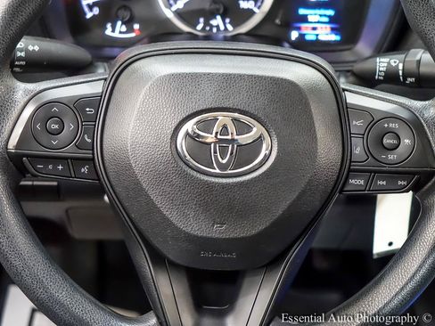 Used 2021 Toyota Corolla LE FWD image 17