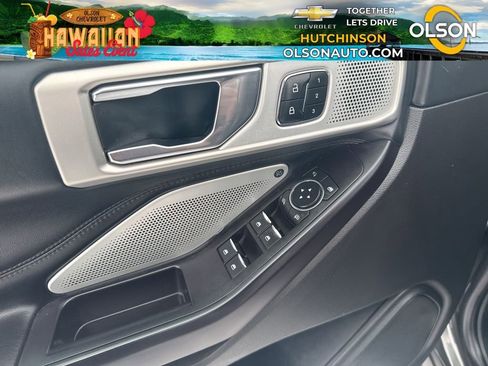 Used 2020 Ford Explorer Platinum w/ Premium Technology Package image 11