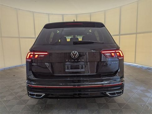 Used 2022 Volkswagen Tiguan SEL R-Line image 10