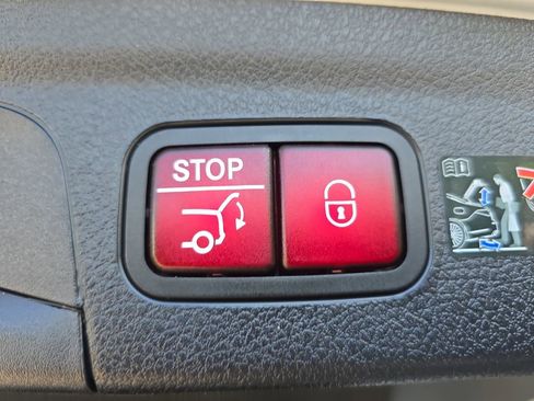 Certified 2025 Mercedes-Benz GLE 53 AMG 4MATIC image 16