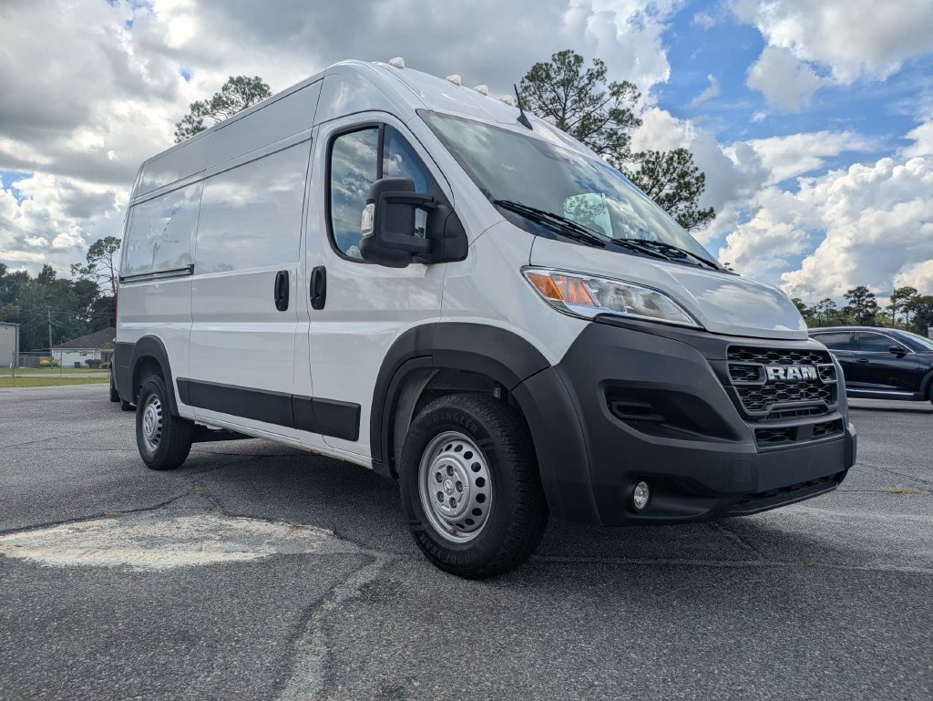 Used 2025 RAM ProMaster 2500 w/ Convenience Group FWD image 2