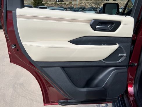 New 2025 Nissan Armada Platinum image 18