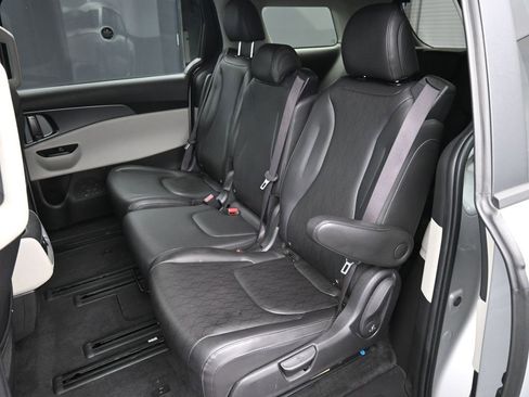 Certified 2023 Kia Carnival LX image 22