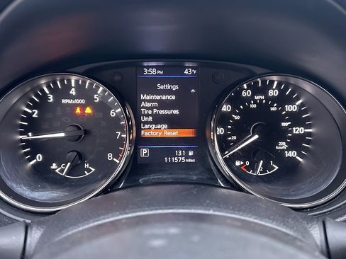 Used 2018 Nissan Rogue SV w/ Premium Package image 22