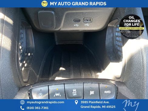 Used 2024 Chevrolet TrailBlazer LT AWD/4WD image 27