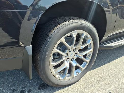 New 2026 Chevrolet Suburban Premier AWD/4WD image 29
