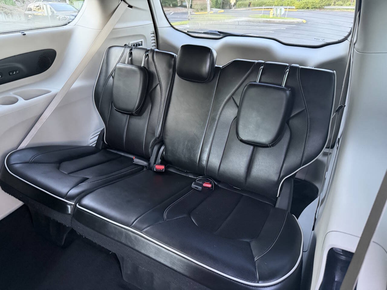 Used 2022 Chrysler Pacifica Limited FWD image 29