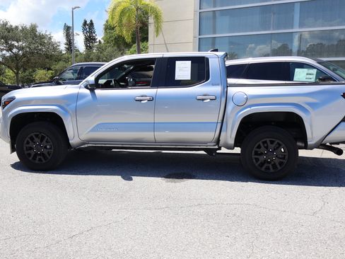 Used 2026 Toyota Tacoma SR5 AWD/4WD image 5