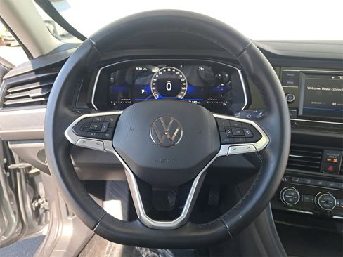 Used 2023 Volkswagen Jetta SE w/ Panoramic Sunroof Package image 17