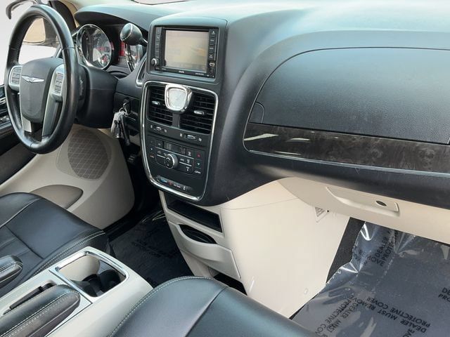 Used 2012 Chrysler Town & Country Touring w/ Entertainment Group #1 FWD image 24