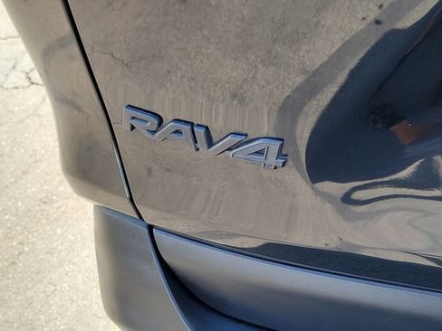 Used 2019 Toyota RAV4 LE w/ Carpet Mat Package FWD image 21