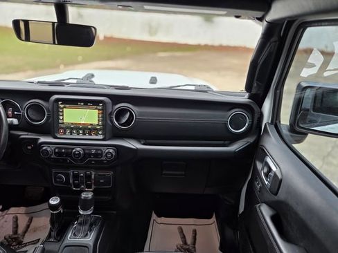 Used 2022 Jeep Wrangler Unlimited Sahara w/ Cold Weather Group image 16