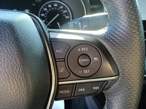 Used 2021 Toyota Avalon Limited image 19