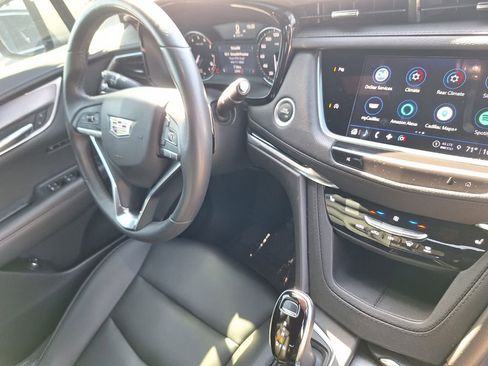 Used 2024 Cadillac XT6 Luxury image 32