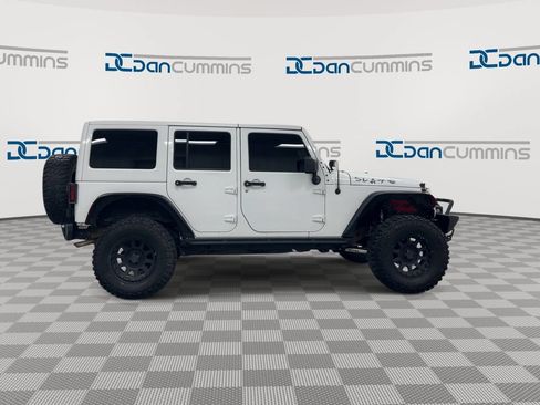 Used 2014 Jeep Wrangler Unlimited Sahara w/ Connectivity Group AWD/4WD image 9