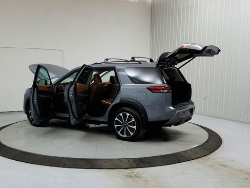 New 2026 Nissan Pathfinder Platinum image 13