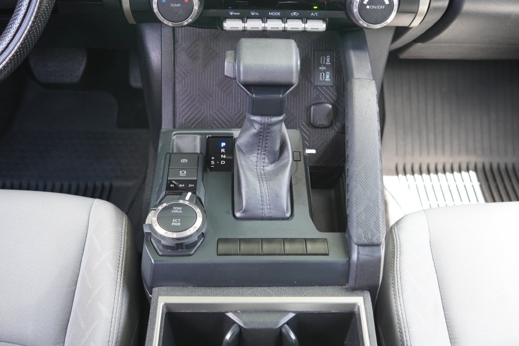 Used 2024 Toyota Tacoma SR5 AWD/4WD image 22