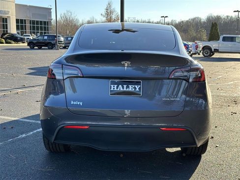 Used 2022 Tesla Model Y Long Range image 20