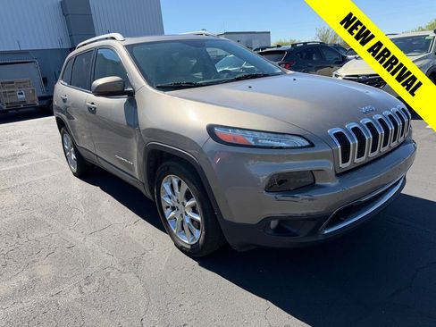 Used 2017 Jeep Cherokee Limited FWD image 1