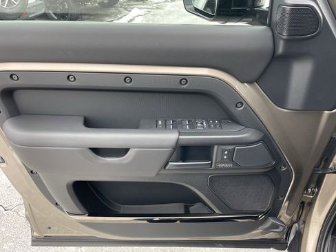 Used 2025 Land Rover Defender 110 image 12