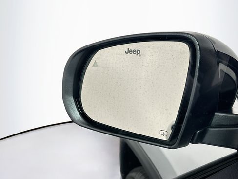 Used 2025 Jeep Compass Limited AWD/4WD image 16