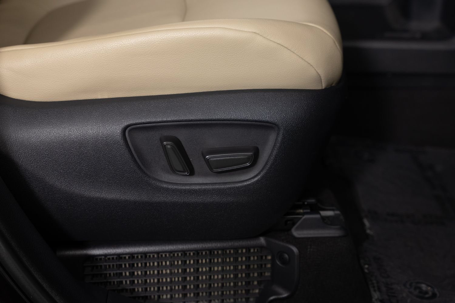 Used 2021 Toyota Sienna XLE FWD image 32