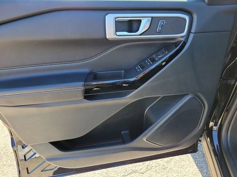 Used 2022 Ford Explorer ST image 17