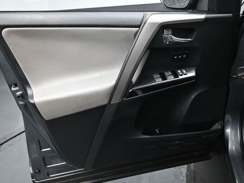 Used 2018 Toyota RAV4 Limited image 23