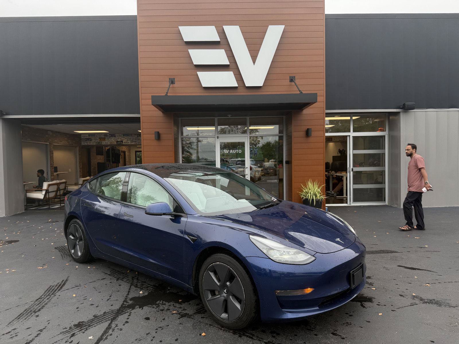 Used 2022 Tesla Model 3 Long Range AWD/4WD image 1