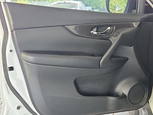 Used 2019 Nissan Rogue SV FWD image 13