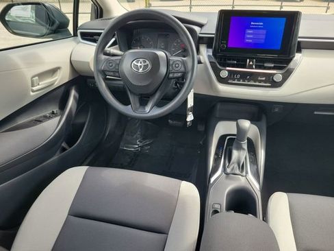 Used 2025 Toyota Corolla LE image 8