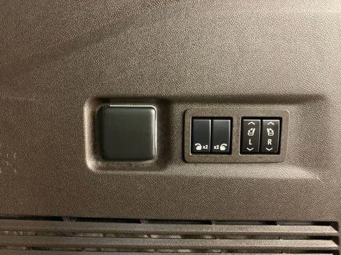 Used 2024 Chevrolet Suburban LT w/ Luxury Package RWD image 36