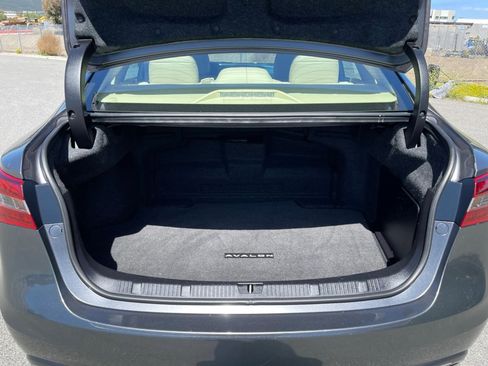 Used 2018 Toyota Avalon XLE Premium w/ Preferred Accessory Package FWD image 10