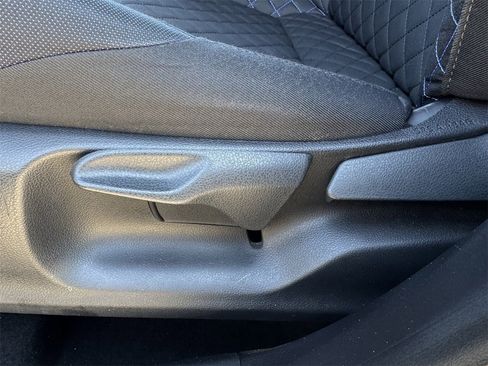 Used 2022 Toyota C-HR XLE image 25