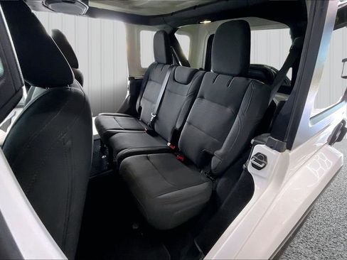 Used 2019 Jeep Wrangler Unlimited Sahara w/ Uconnect 4C Nav & Sound Group AWD/4WD image 21