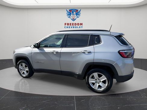 Used 2022 Jeep Compass Latitude w/ Convenience Group AWD/4WD image 3