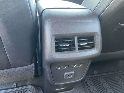 Used 2022 Chevrolet Equinox Premier FWD image 21