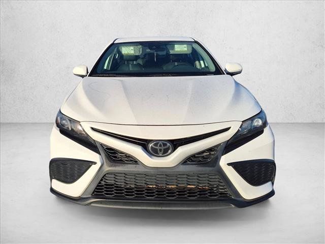 Used 2018 Toyota Camry LE FWD image 2