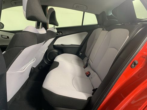 Used 2021 Toyota Prius LE image 32